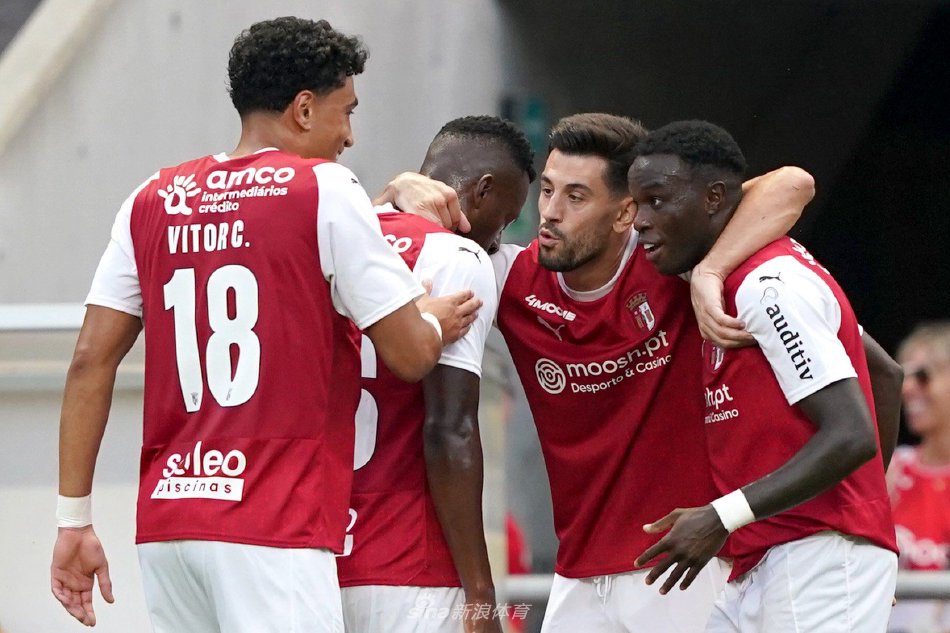 随着比赛的 随着比赛的